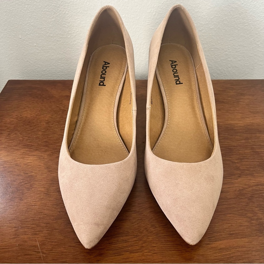 Women's Abound Audry Block Heel Pump in Tan Suede Size 10 - Picture 2 of 8